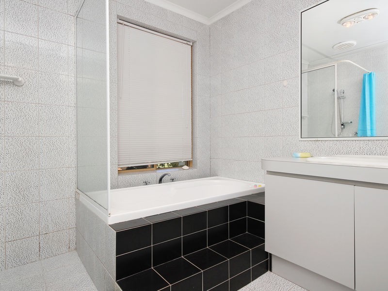 4 Volunteer Pl, Ocean Reef WA 6027