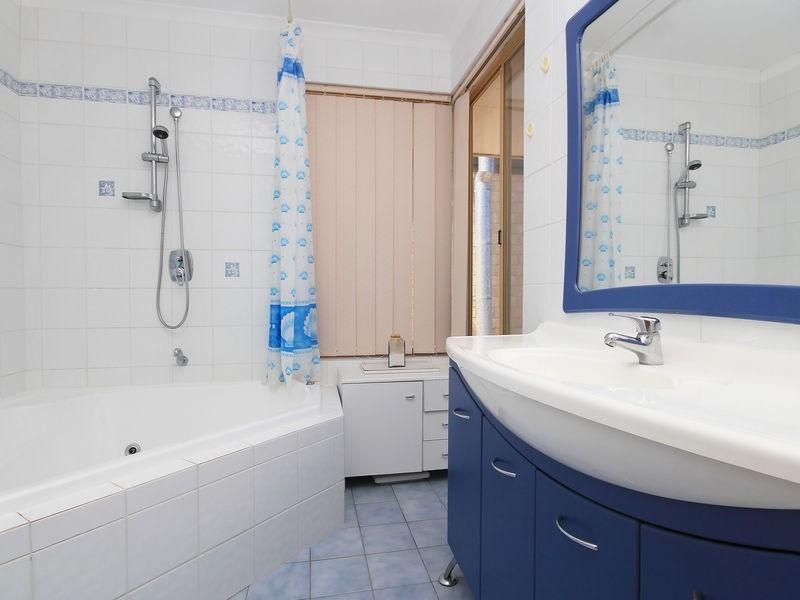 4 Volunteer Pl, Ocean Reef WA 6027