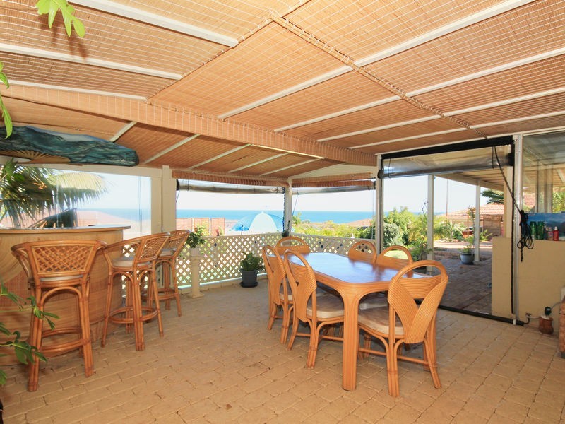 4 Volunteer Pl, Ocean Reef WA 6027