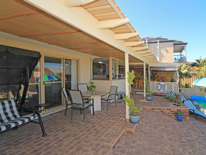 4 Volunteer Pl, Ocean Reef WA 6027