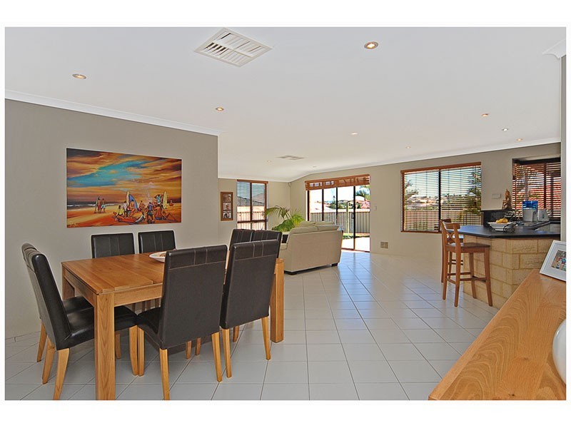 120 Roxburgh Circle, Kinross WA 6028