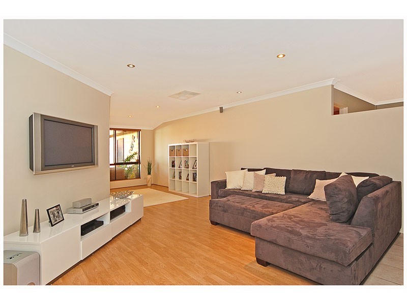 120 Roxburgh Circle, Kinross WA 6028