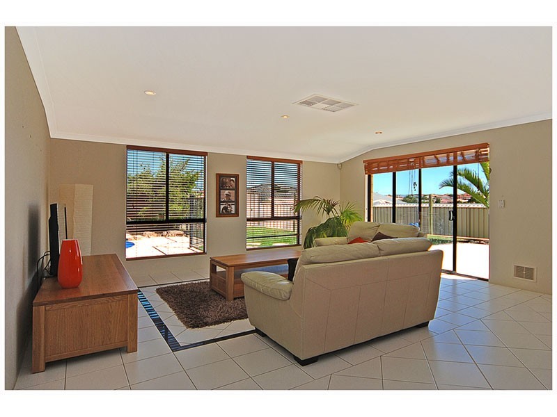 120 Roxburgh Circle, Kinross WA 6028