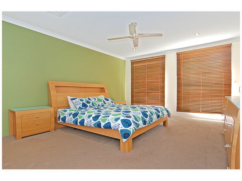 120 Roxburgh Circle, Kinross WA 6028