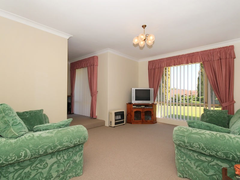 9A Dean Grove, Woodvale WA 6026