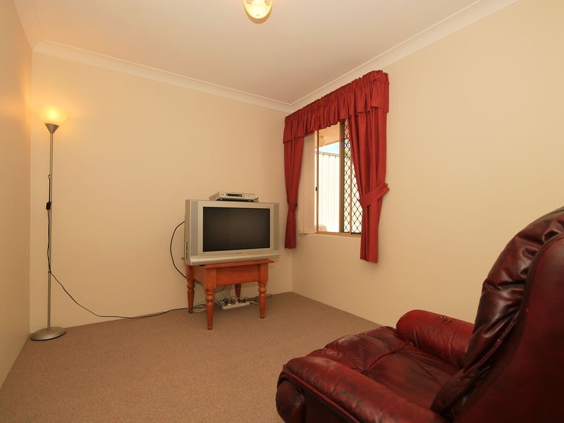 9A Dean Grove, Woodvale WA 6026