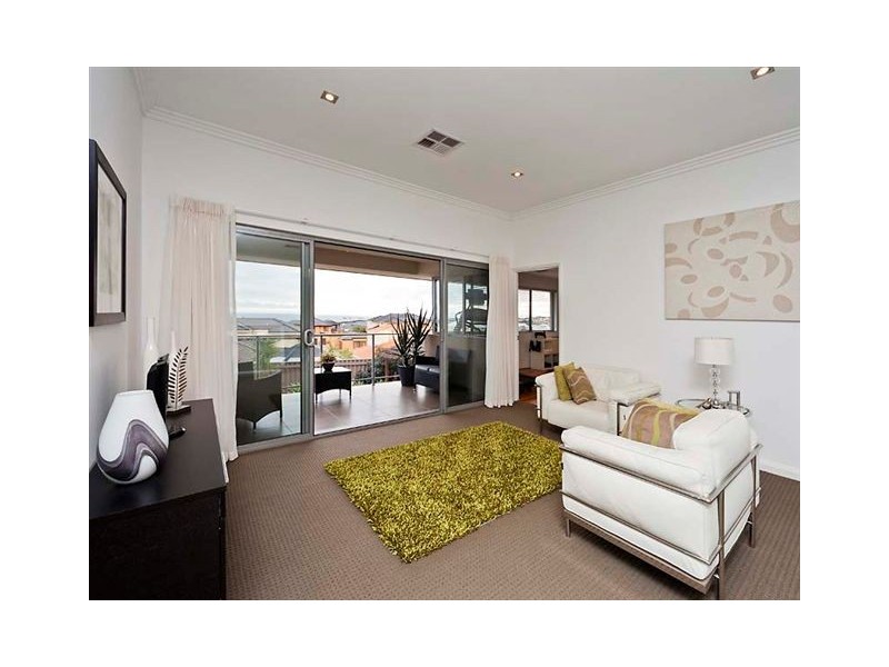 8 Whitewater Lookout, Iluka WA 6028