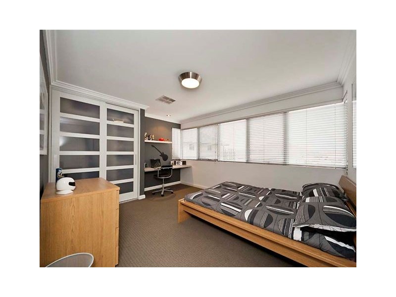 8 Whitewater Lookout, Iluka WA 6028