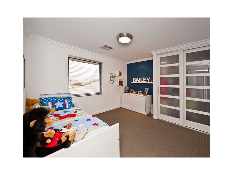 8 Whitewater Lookout, Iluka WA 6028