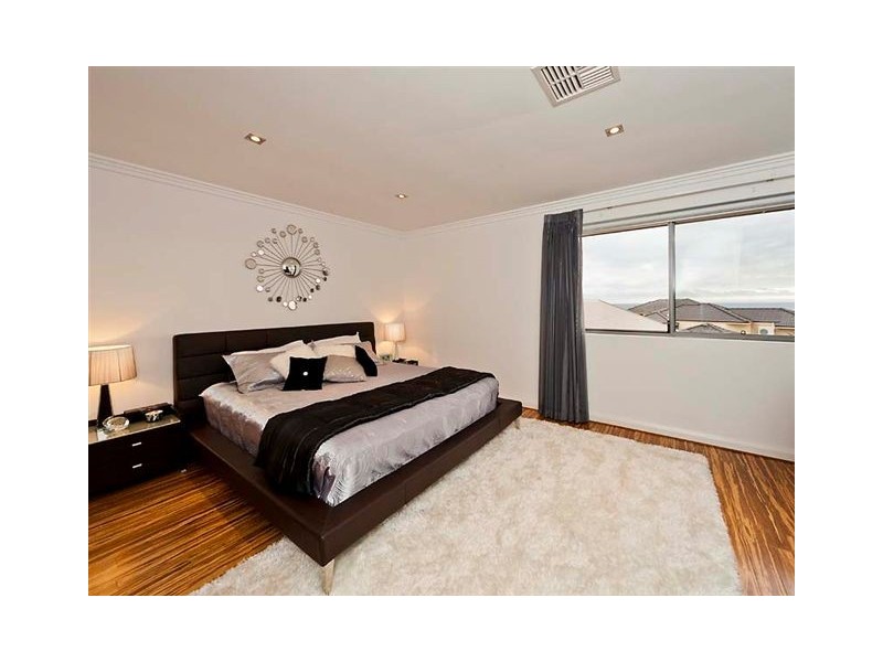 8 Whitewater Lookout, Iluka WA 6028