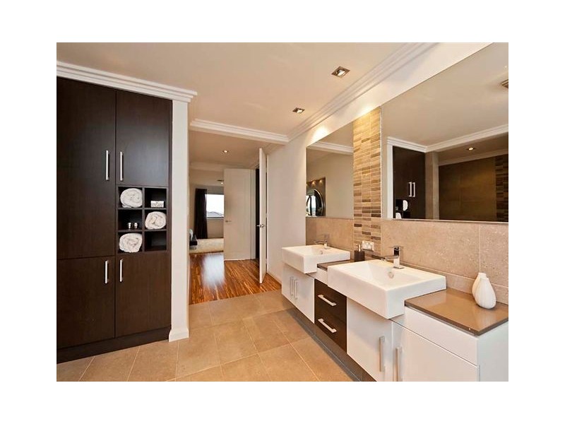 8 Whitewater Lookout, Iluka WA 6028