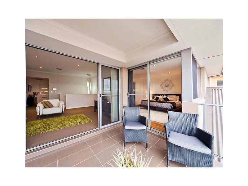 8 Whitewater Lookout, Iluka WA 6028