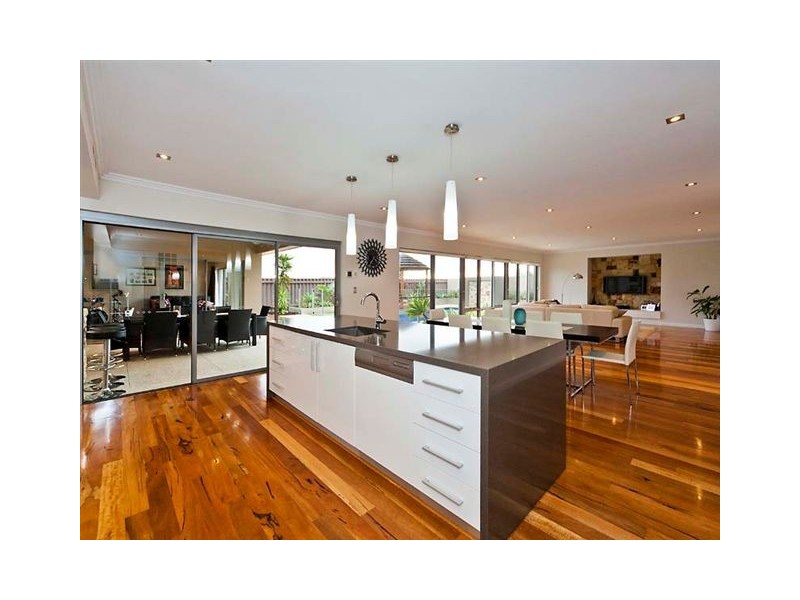 8 Whitewater Lookout, Iluka WA 6028