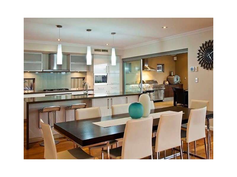 8 Whitewater Lookout, Iluka WA 6028