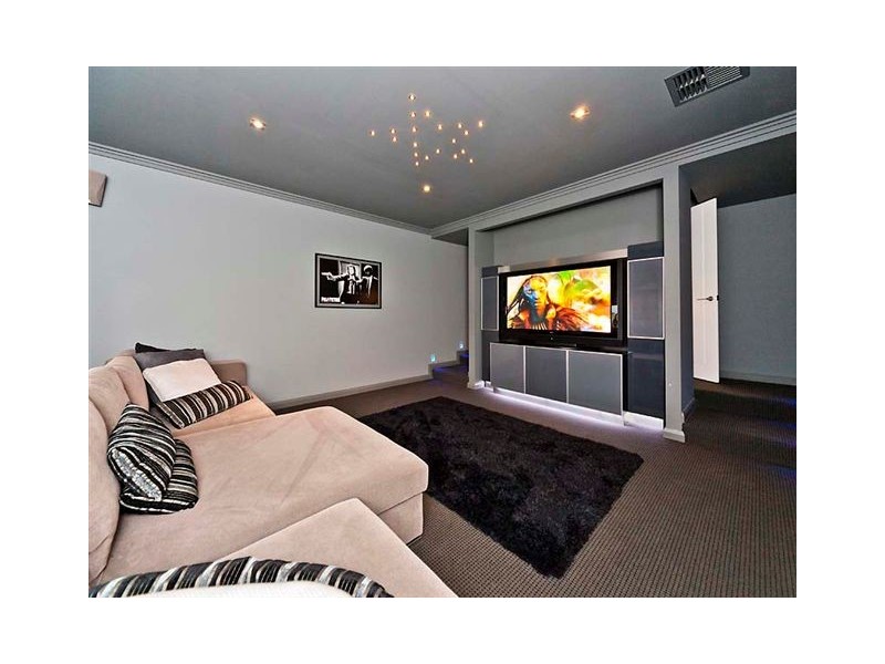 8 Whitewater Lookout, Iluka WA 6028