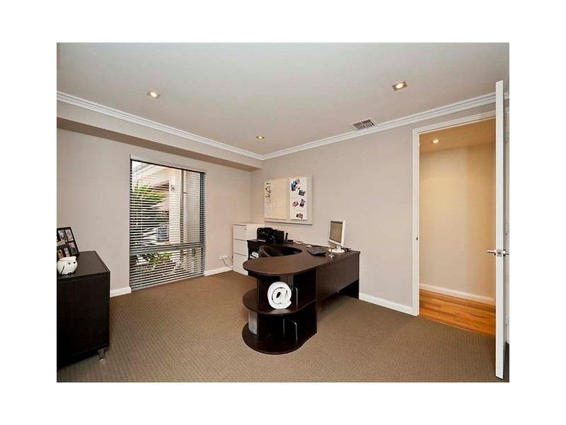 8 Whitewater Lookout, Iluka WA 6028