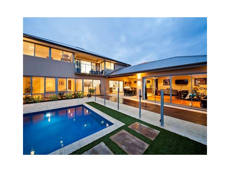 8 Whitewater Lookout, Iluka WA 6028
