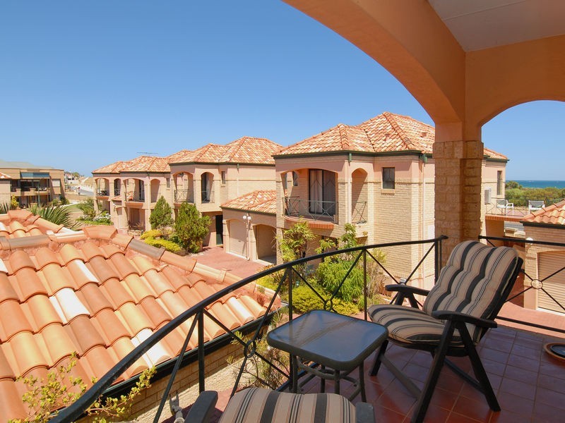 18/10 Fairhaven Terrace, Hillarys WA 6025