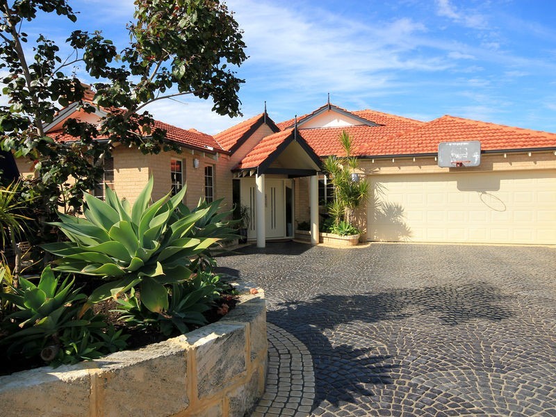 5 Augusta Crt, Connolly WA 6027