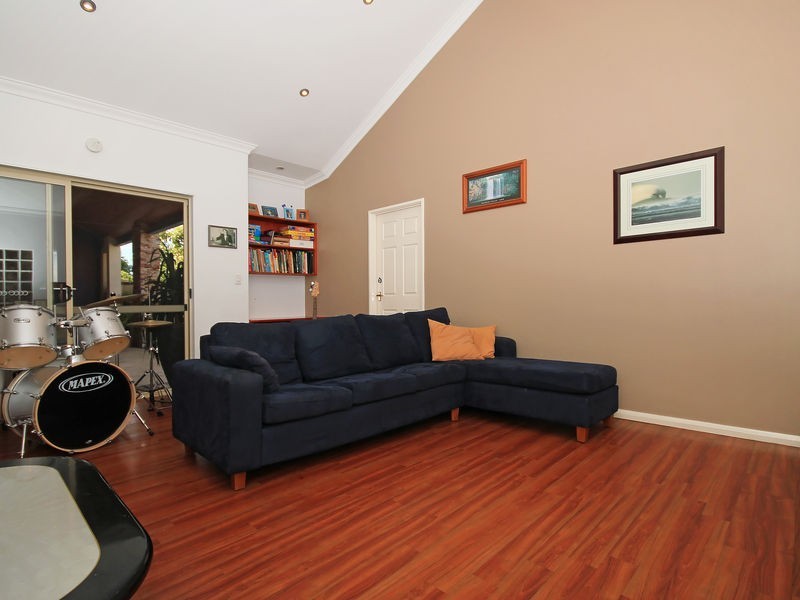 5 Augusta Crt, Connolly WA 6027