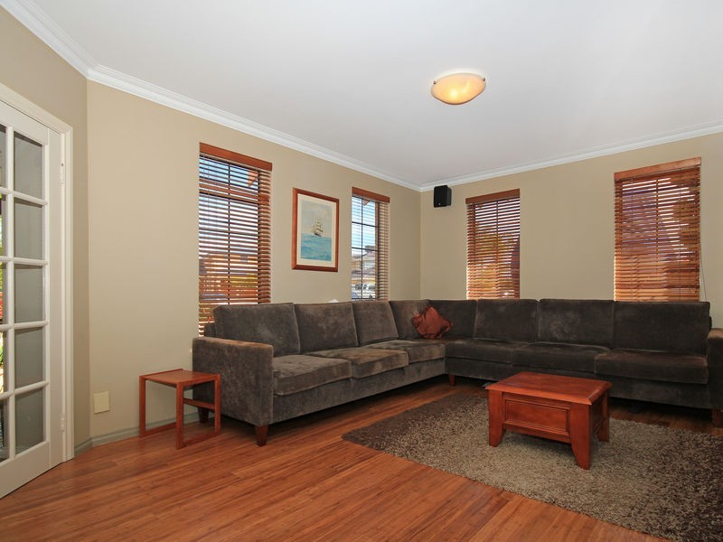 5 Augusta Crt, Connolly WA 6027