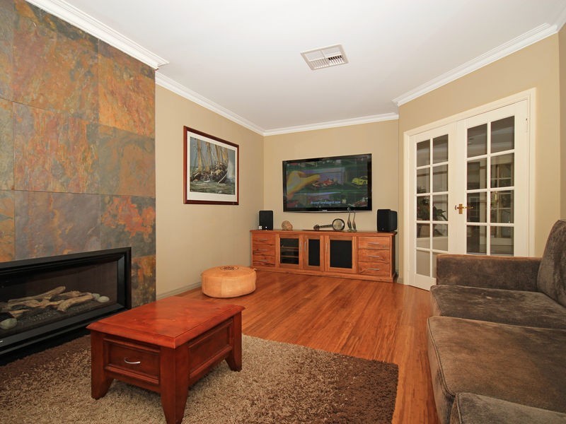 5 Augusta Crt, Connolly WA 6027