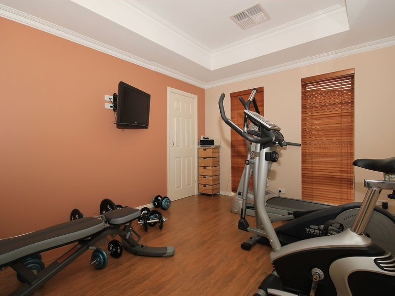 5 Augusta Crt, Connolly WA 6027