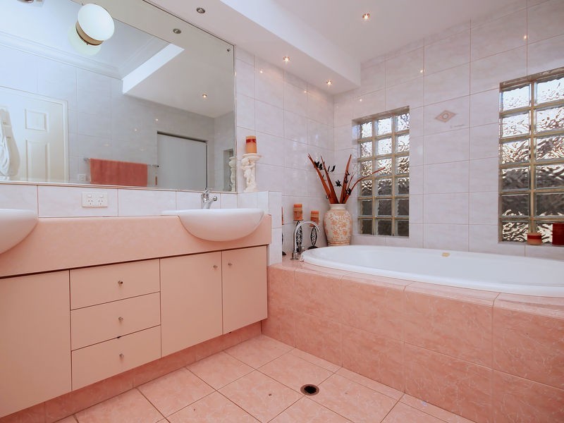 5 Augusta Crt, Connolly WA 6027