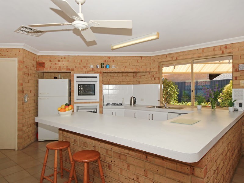 4 Kimble Court, Carine WA 6020