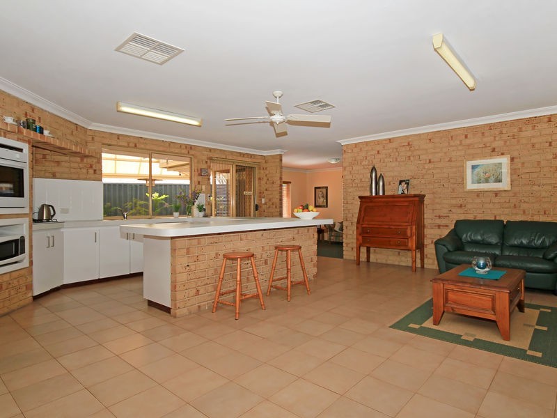 4 Kimble Court, Carine WA 6020