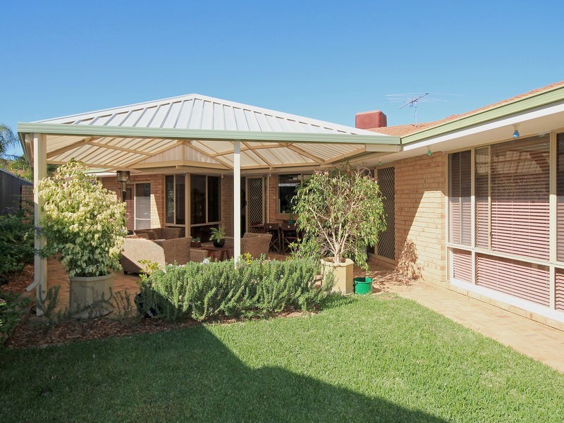 4 Kimble Court, Carine WA 6020