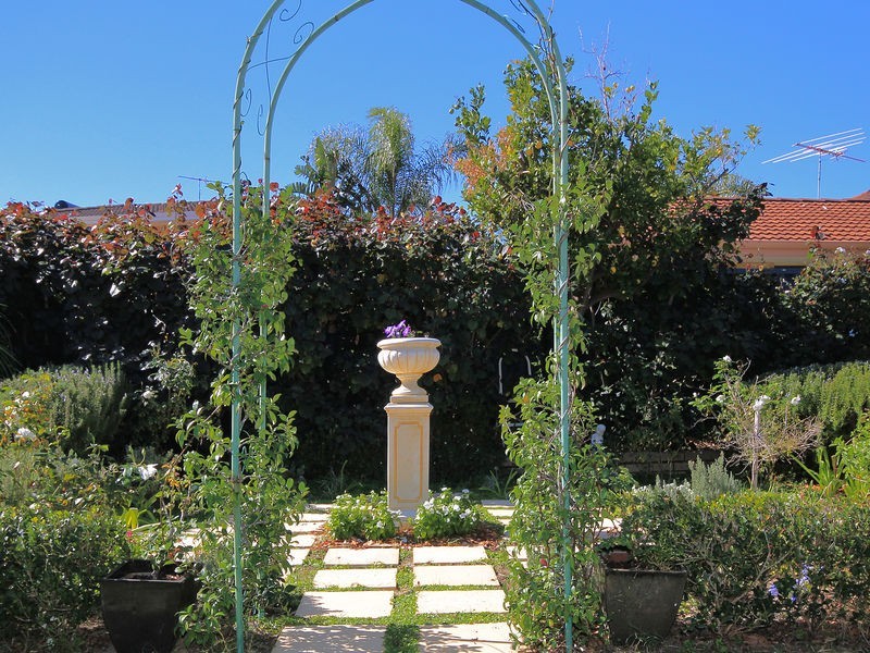 4 Kimble Court, Carine WA 6020