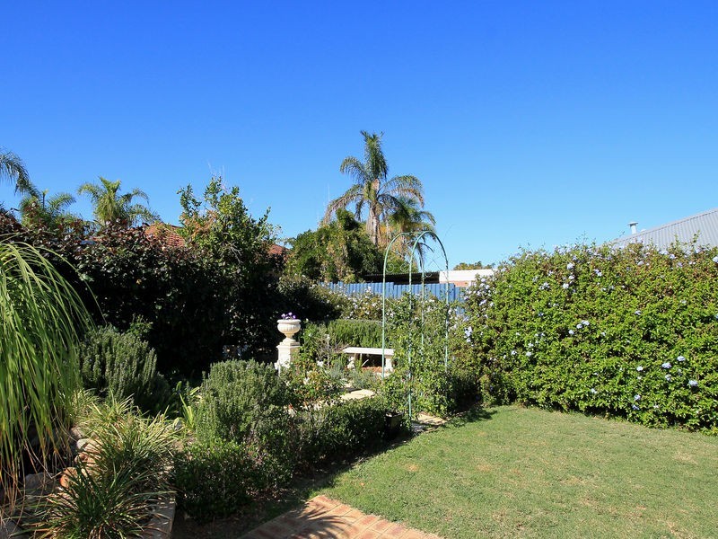 4 Kimble Court, Carine WA 6020