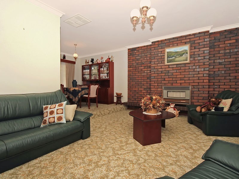 19 Bottlebrush Dr, Greenwood WA 6024