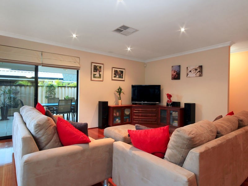 72 Elyard Crescent, Stirling WA 6021