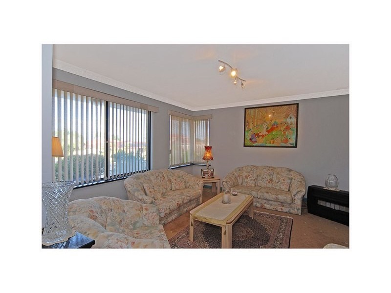 25 Diamond Dve, Ocean Reef WA 6027