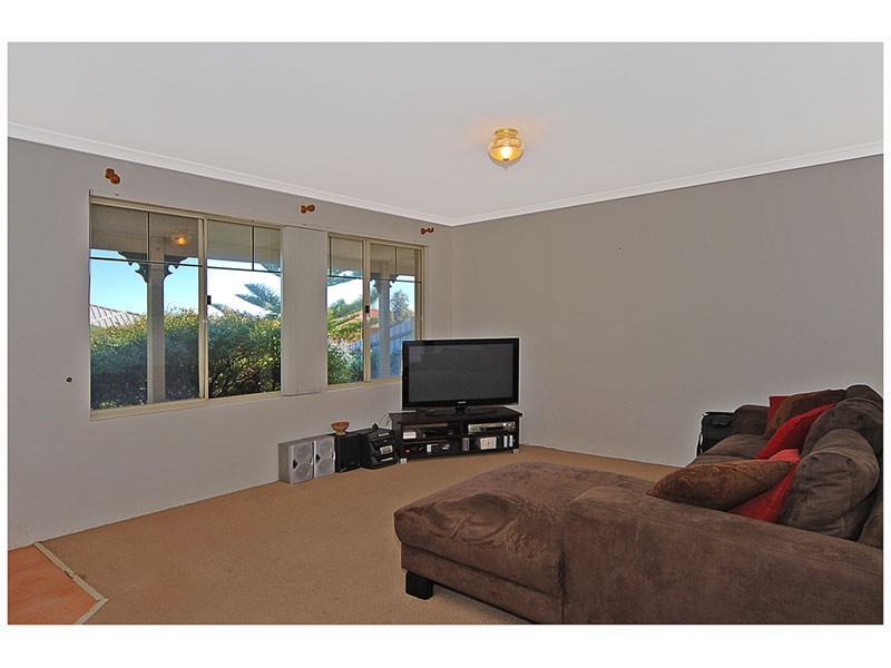 2 Lapwing Rise, Currambine WA 6028