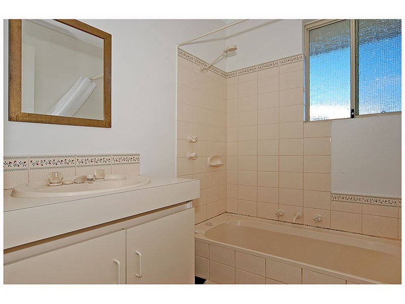 2 Lapwing Rise, Currambine WA 6028