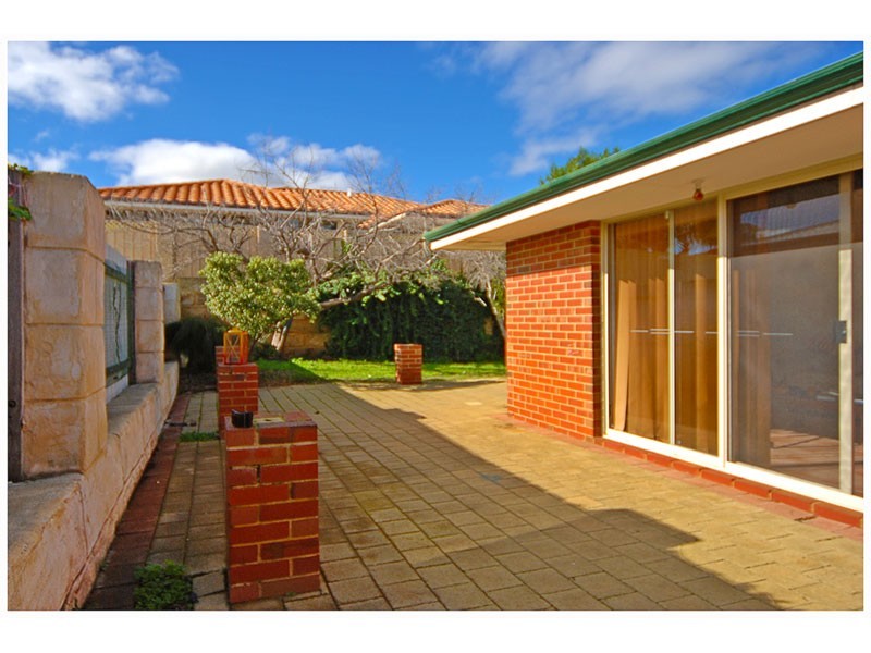 2 Lapwing Rise, Currambine WA 6028