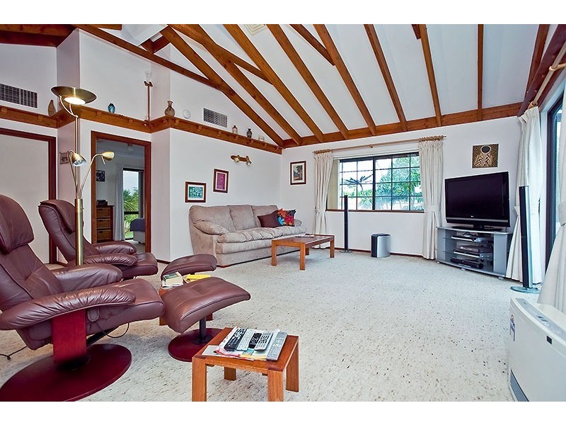 8 Alicia Street, Kallaroo WA 6025