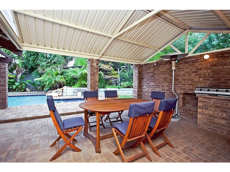 8 Alicia Street, Kallaroo WA 6025