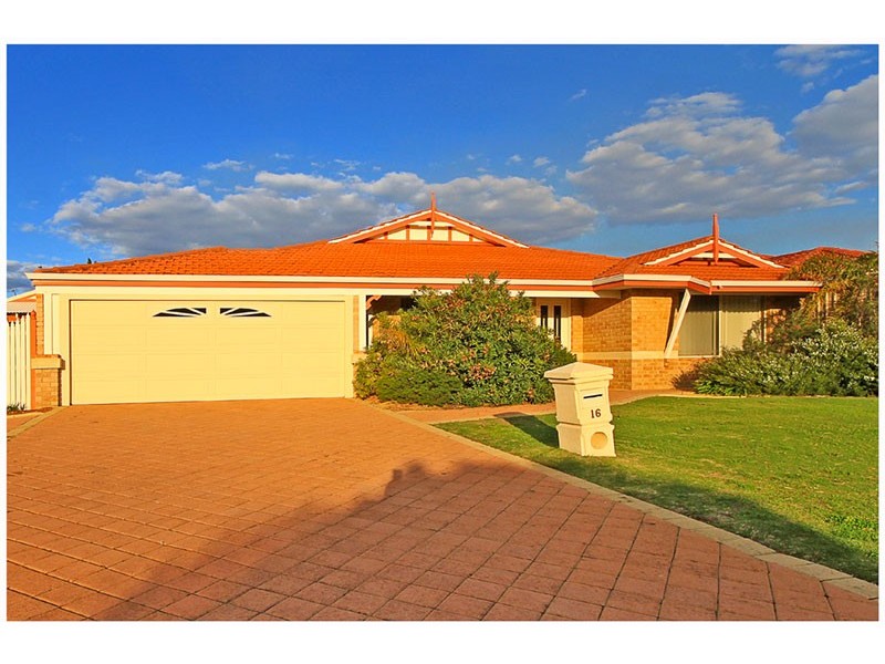 16 San Pedro Turn, Iluka WA 6028