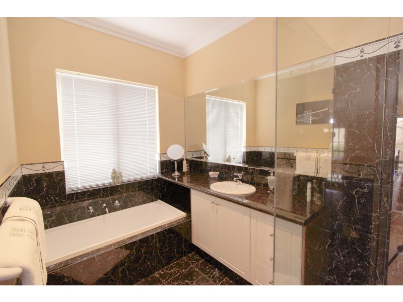 5 Fairhaven Terrace, Hillarys WA 6025