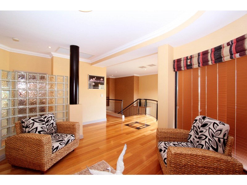 5 Fairhaven Terrace, Hillarys WA 6025