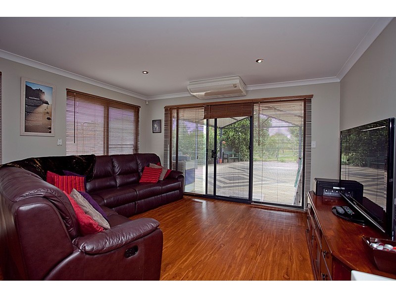 21 Stradbroke Gardens, Ridgewood WA 6030