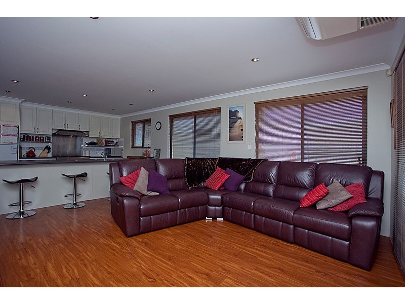 21 Stradbroke Gardens, Ridgewood WA 6030