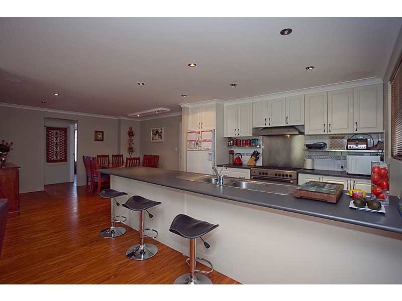 21 Stradbroke Gardens, Ridgewood WA 6030