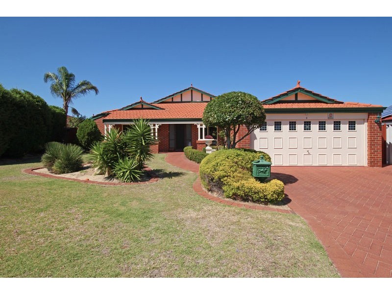 8 Dunblane Court, Kinross WA 6028