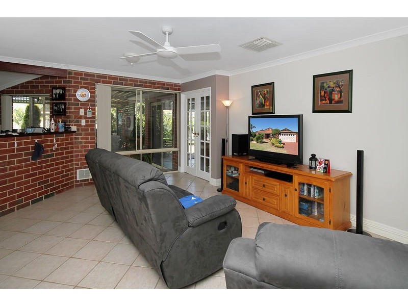 8 Dunblane Court, Kinross WA 6028