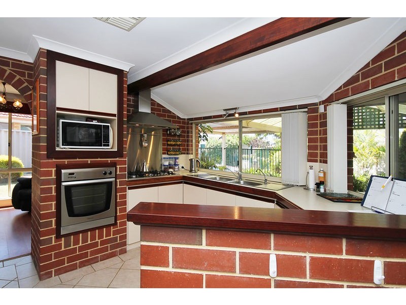 8 Dunblane Court, Kinross WA 6028